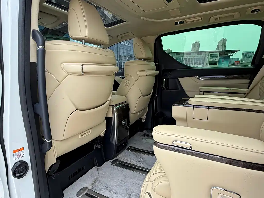 Toyota Vellfire 2023 — фото 11