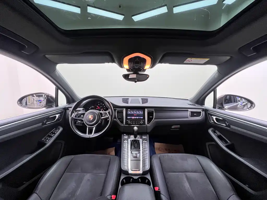 Porsche Macan 2017 — фото 15