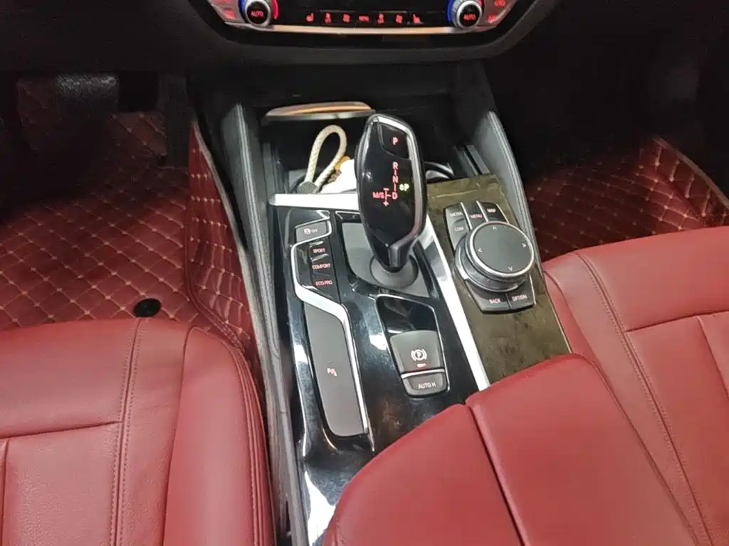 BMW 5 Series 2020 — фото 14