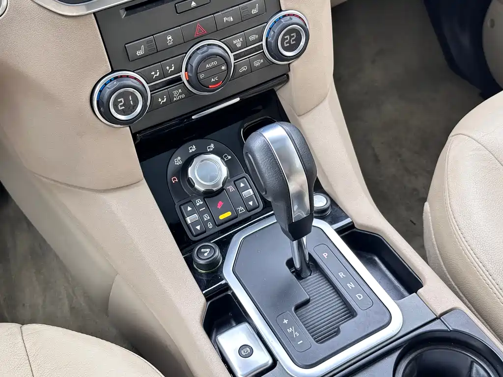 Land Rover Discovery 2012 — фото 20