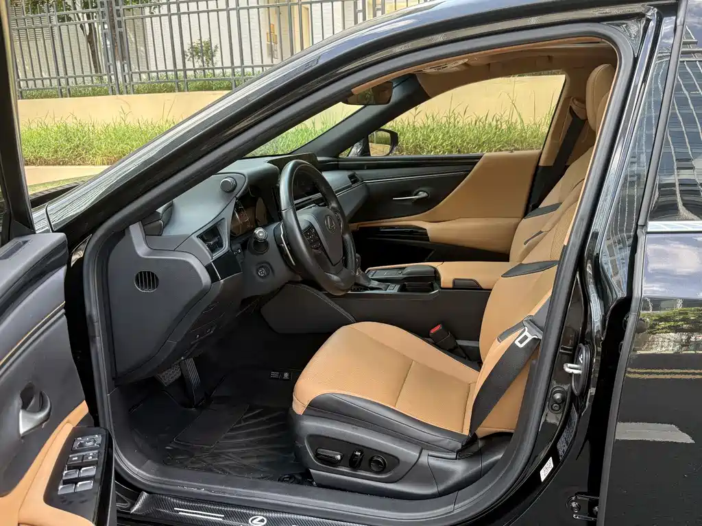 Lexus ES 2022
