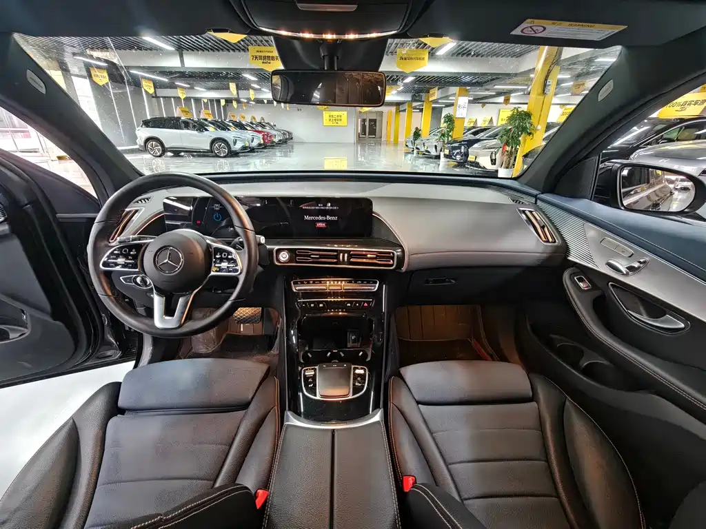 Mercedes-Benz EQC 2022 — фото 11