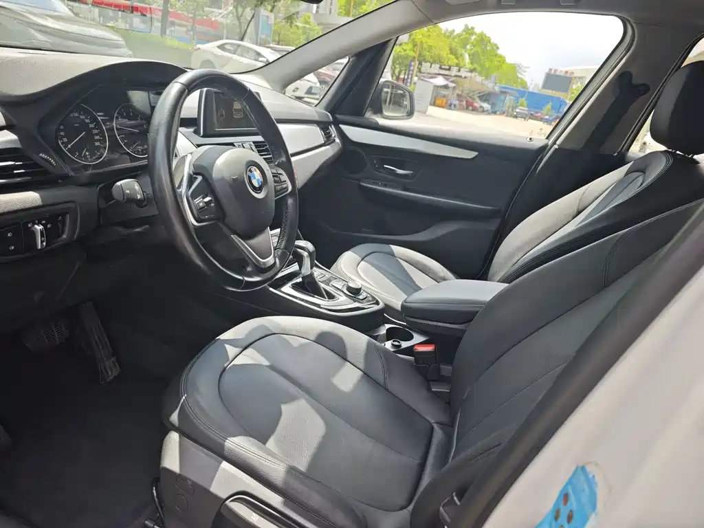 BMW 2 Series Active Tourer 2016 — фото 6