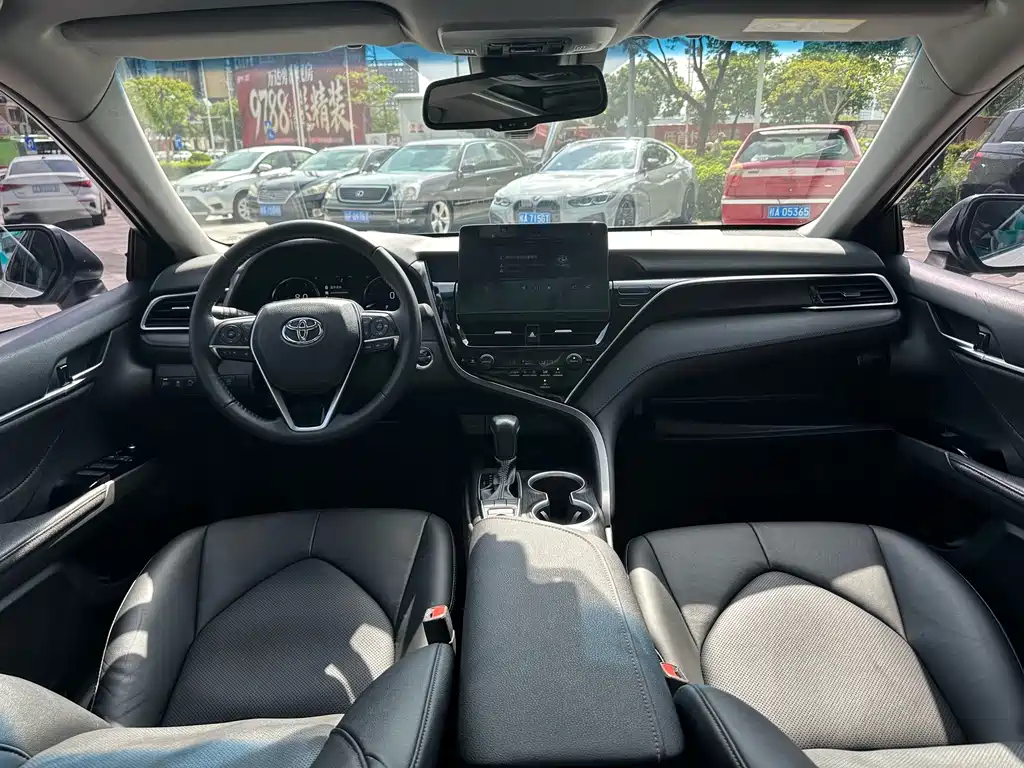 Toyota Camry 2023 — фото 14