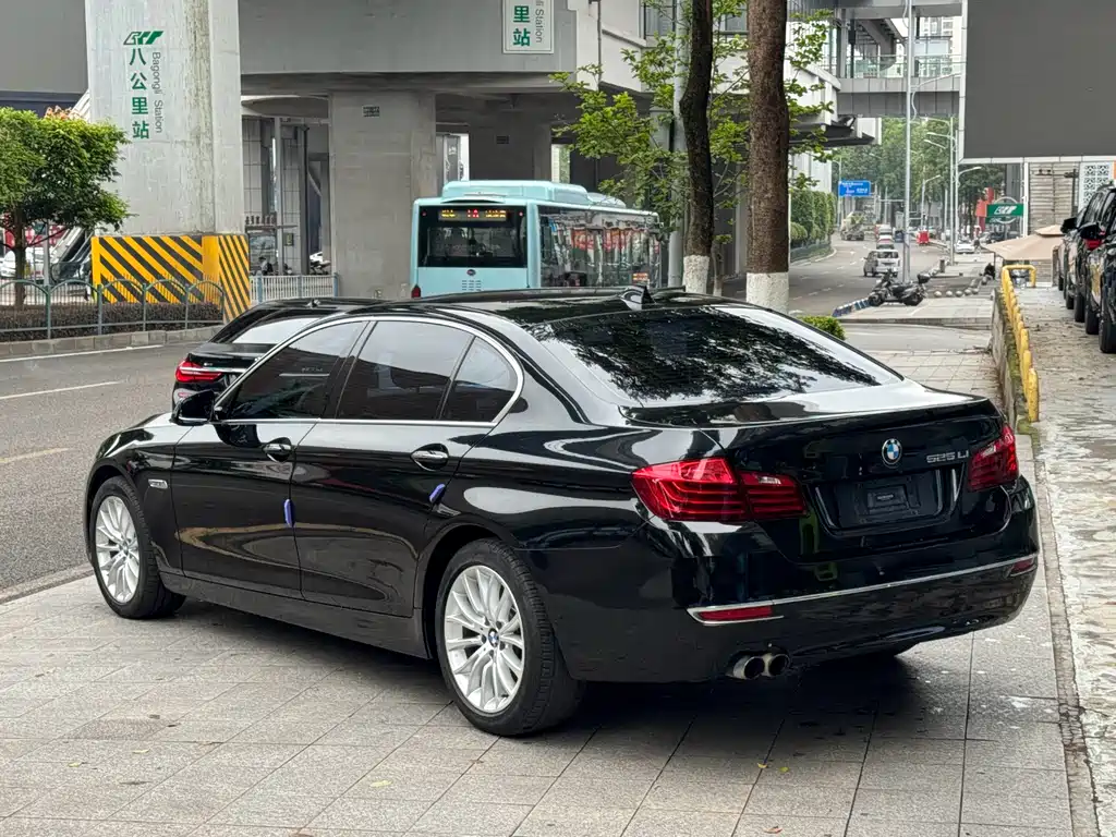 BMW 5 Series 2015 — фото 15