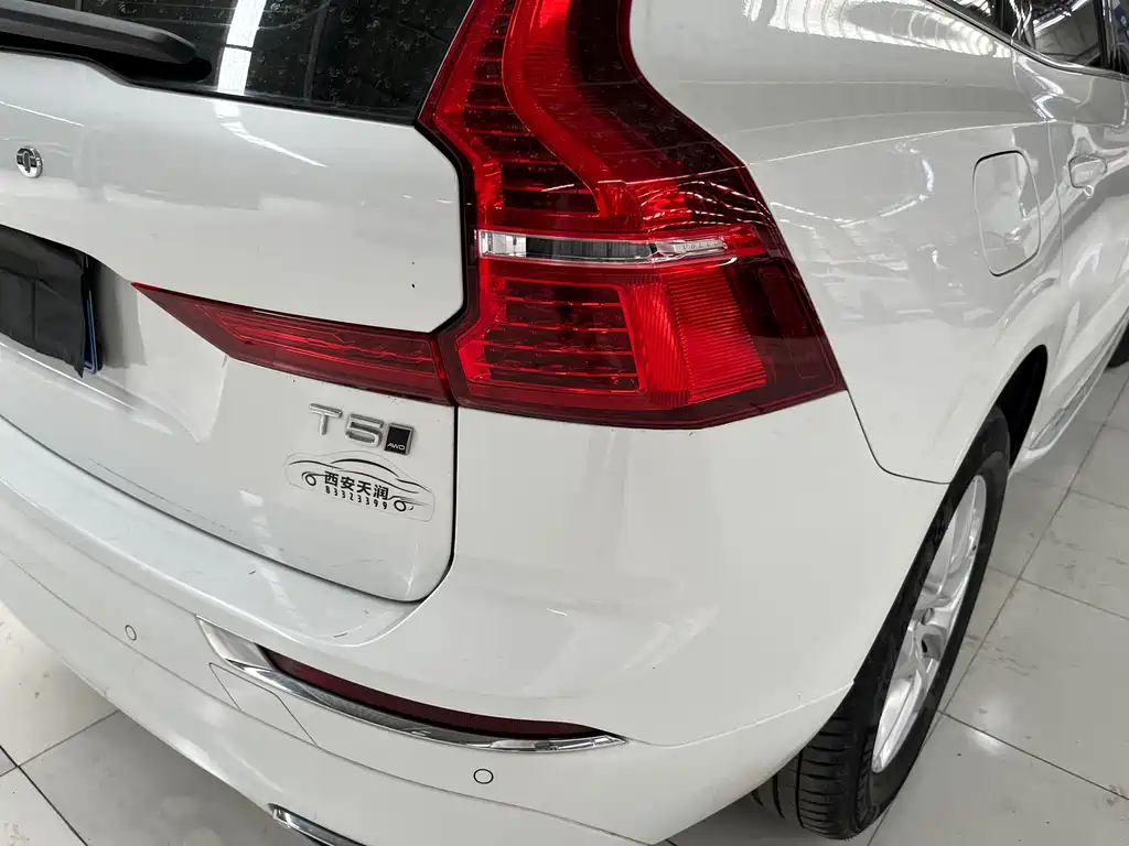 Volvo XC60 2021 — фото 17