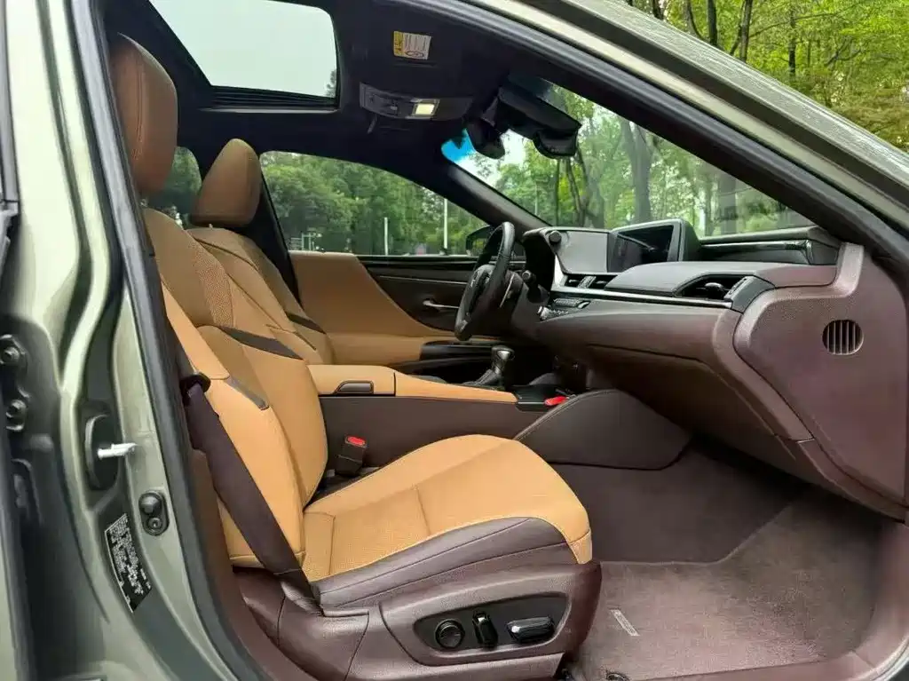 Lexus ES 2021