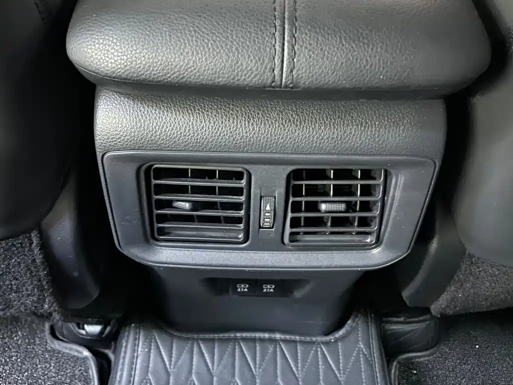 Toyota RAV4 2021 — фото 12