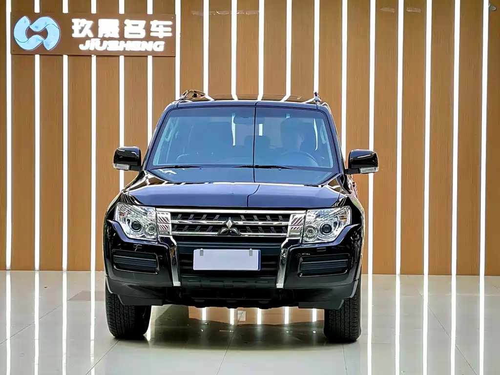 Mitsubishi Pajero 2017 — фото 4