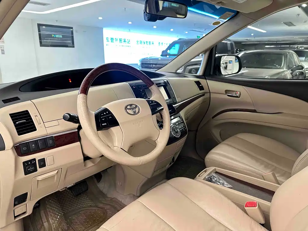 Toyota Previa 2015 — фото 9