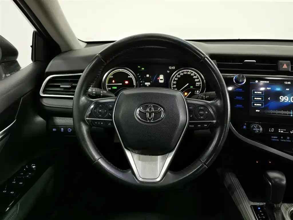 Toyota Camry 2020 — фото 11