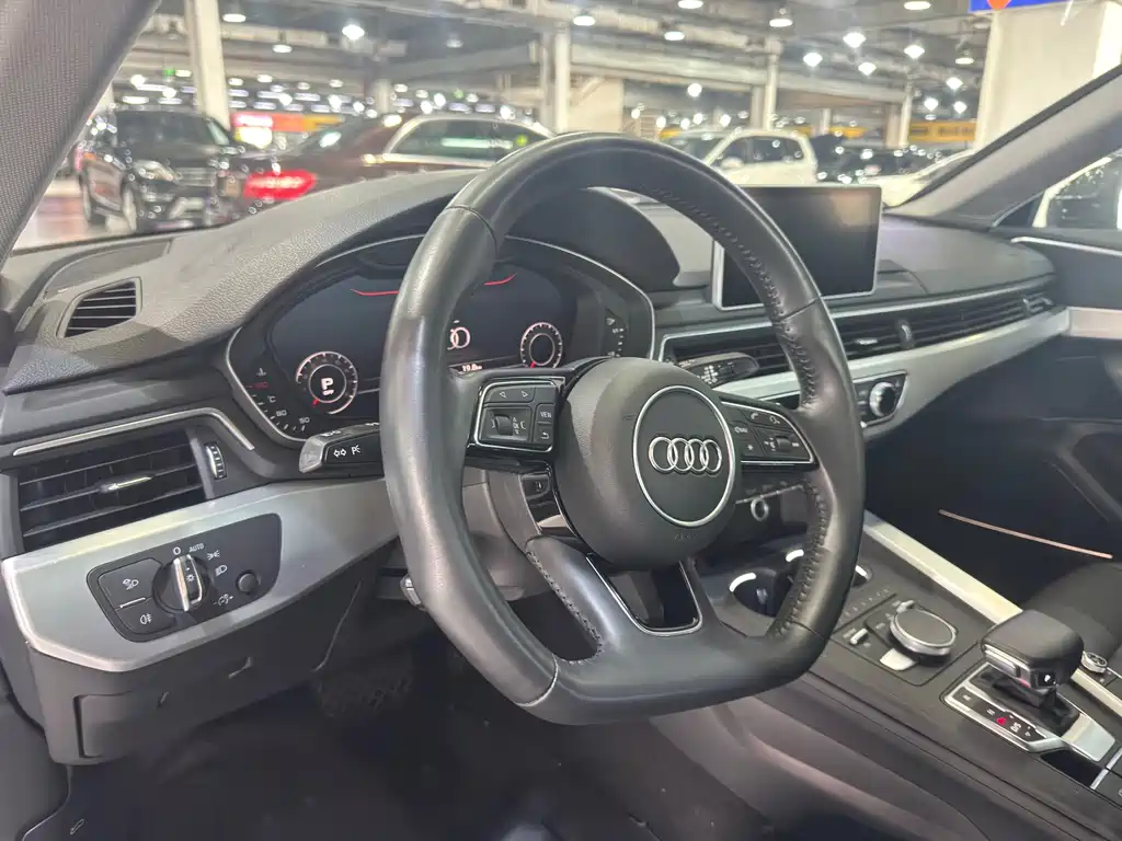 Audi A4L 2019 — фото 11