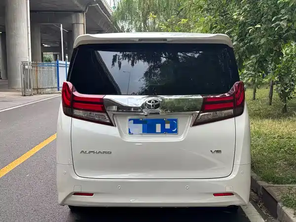 Toyota Alphard 2015