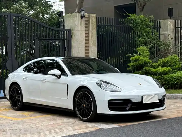 Porsche Panamera 2023