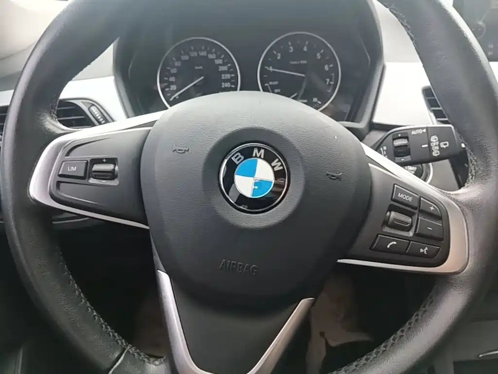 BMW X1 2017 — фото 11