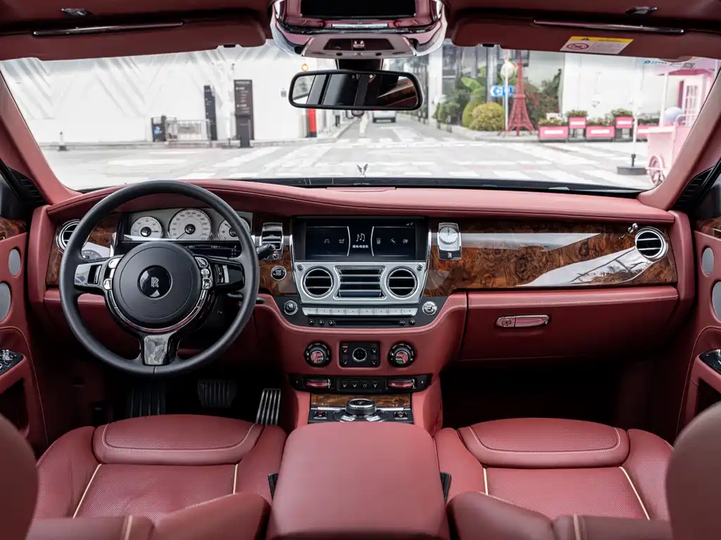 Rolls-Royce Ghost 2019 — фото 12