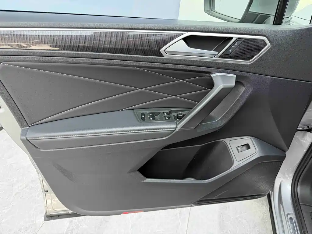Volkswagen Tiguan L 2022 — фото 14