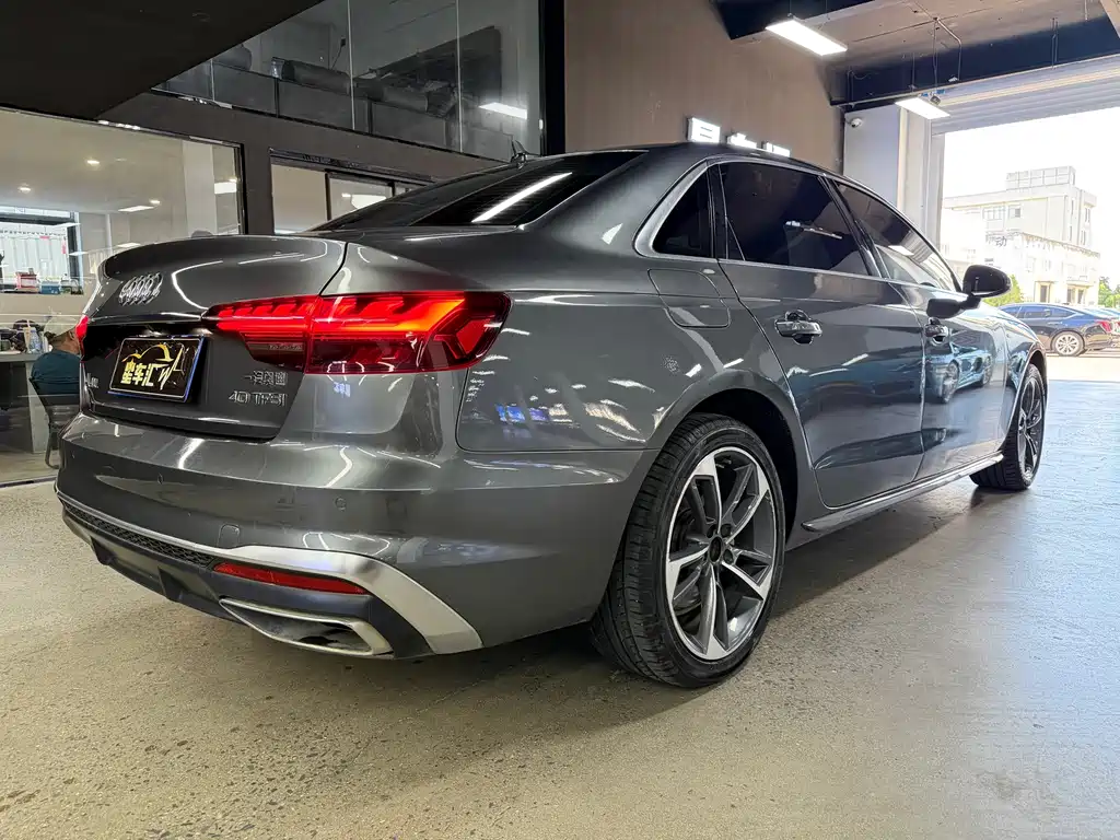 Audi A4L 2021 — фото 13