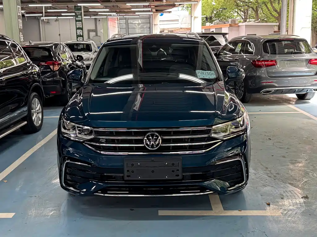 Volkswagen Tiguan L 2022 — фото 1