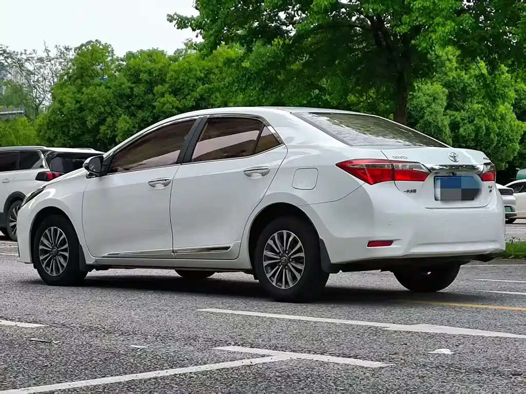 Toyota Corolla 2018 — фото 10
