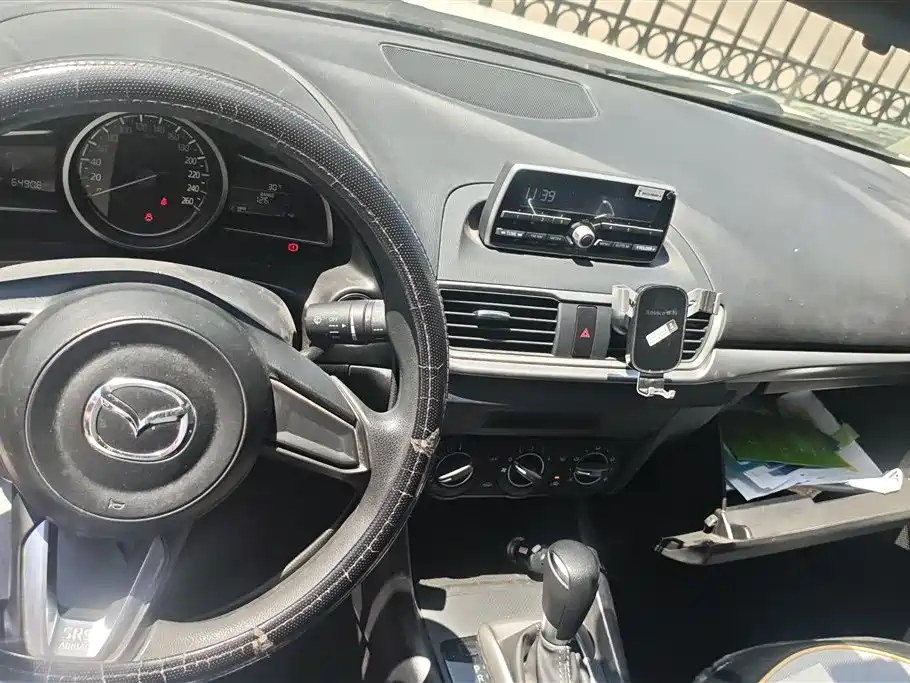 Mazda 3 Axela 2017 — фото 12