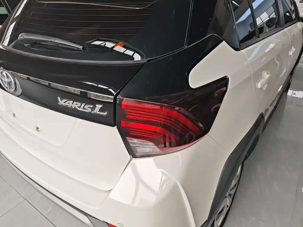 Toyota Yaris L 2023 — фото 8