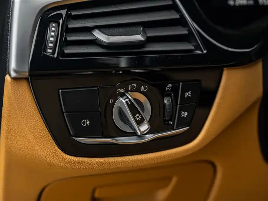 BMW 5 Series 2021 — фото 14
