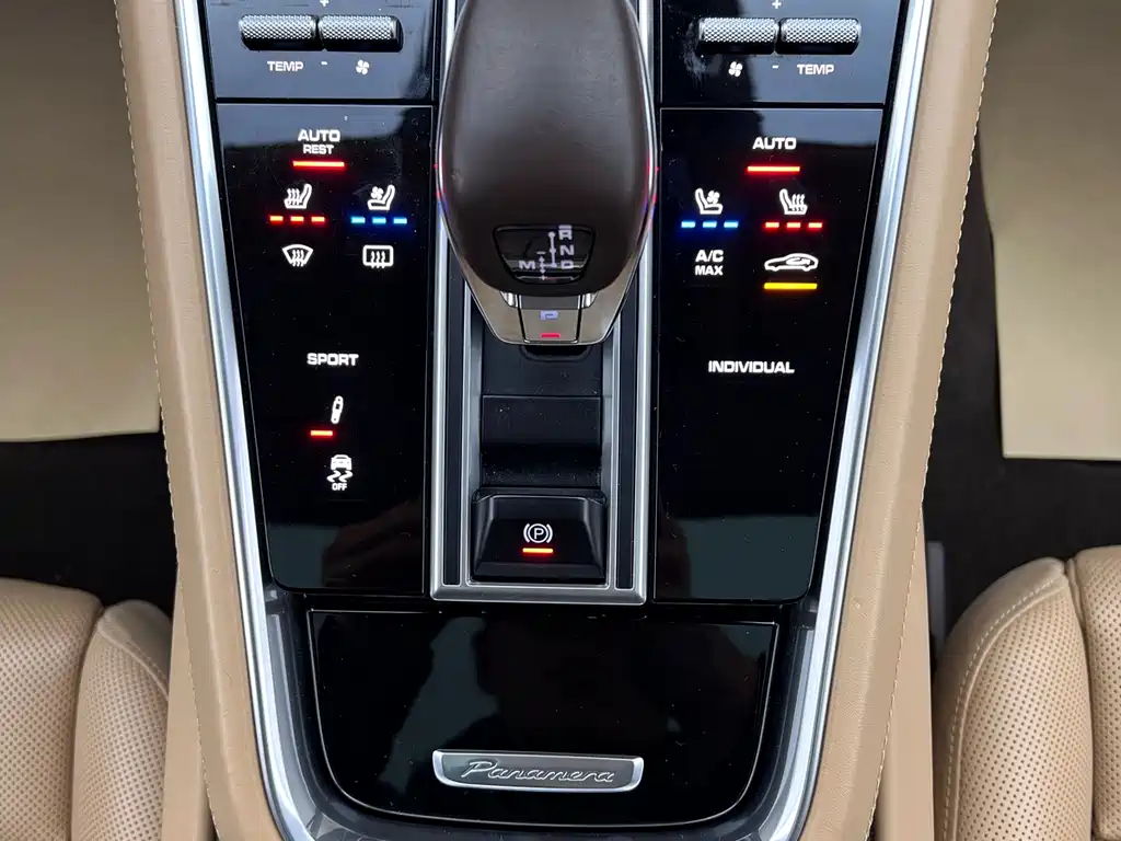 Porsche Panamera 2019 — фото 27