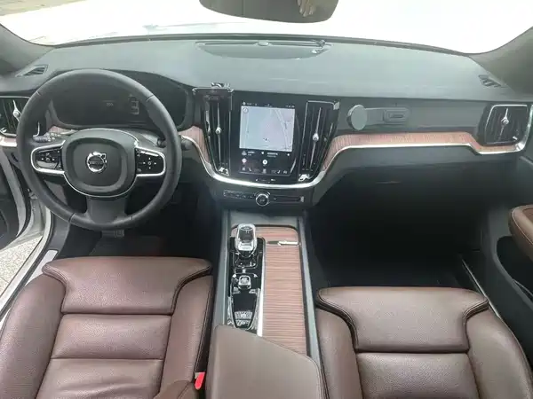 Volvo S60 2024