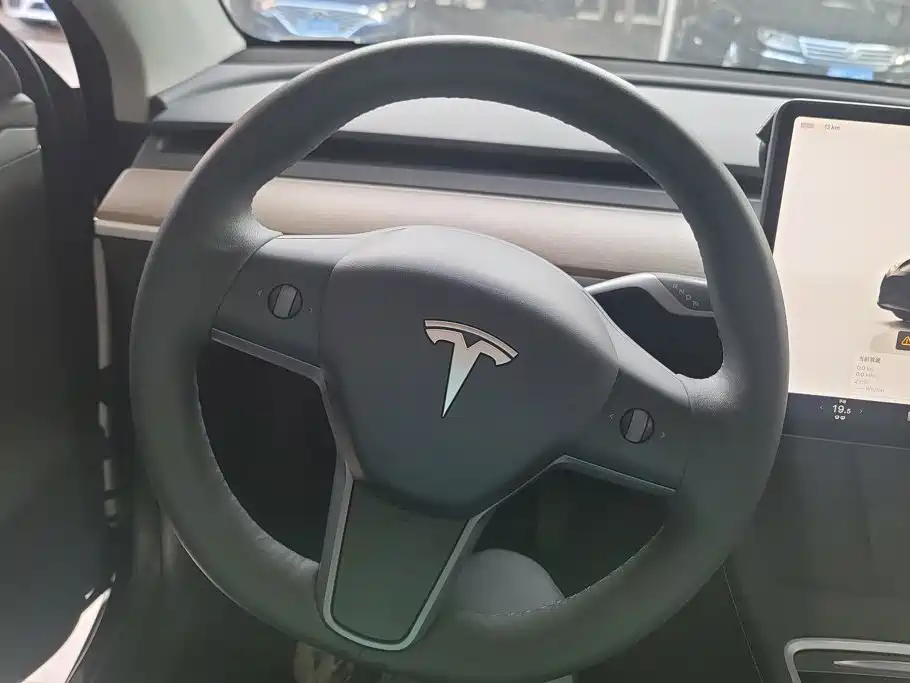 Tesla Model Y 2022 — фото 15