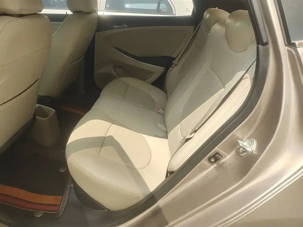 Hyundai Verna 2017 — фото 17