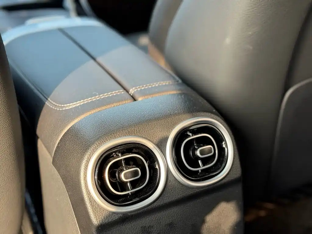 Mercedes-Benz C-Class 2023 — фото 27