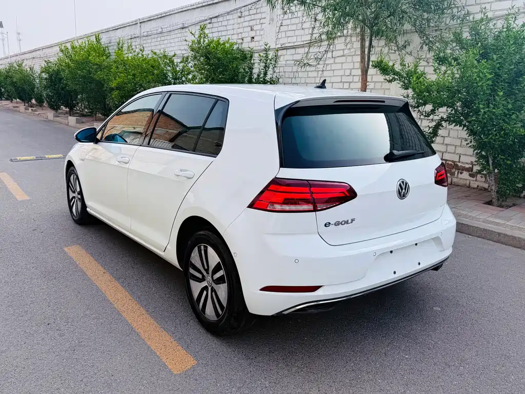 Volkswagen Golf New Energy 2018 — фото 4