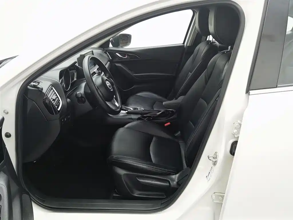 Mazda 3 Axela 2016 — фото 10