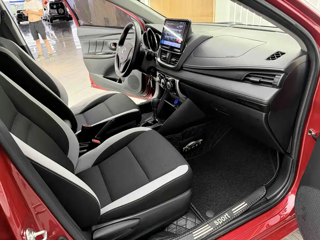 Toyota Yaris L 2020 — фото 11