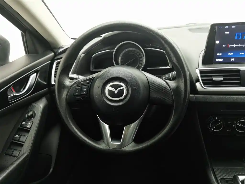 Mazda 3 Axela 2016 — фото 11