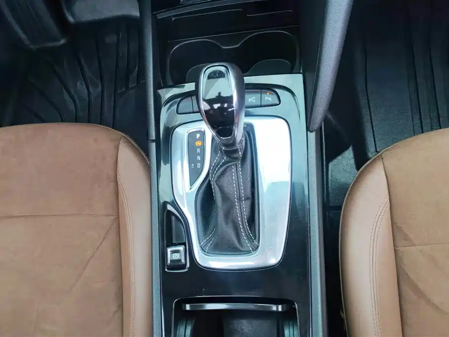 Buick Regal 2018 — фото 16