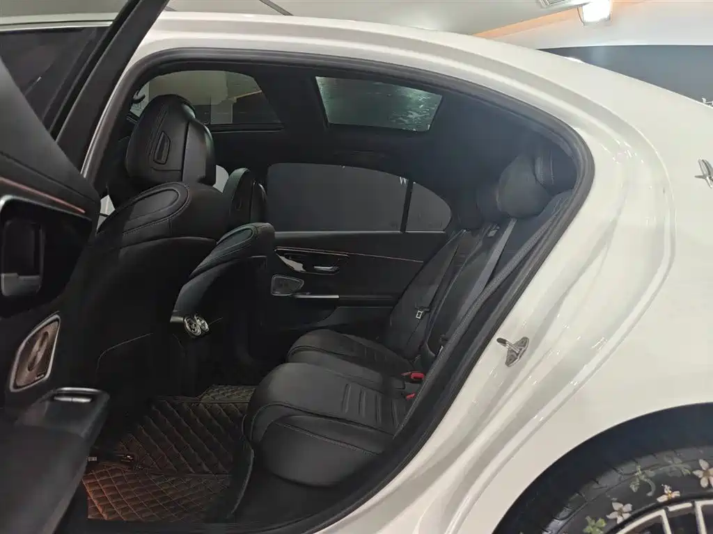 Mercedes-Benz C-Class 2023 — фото 10