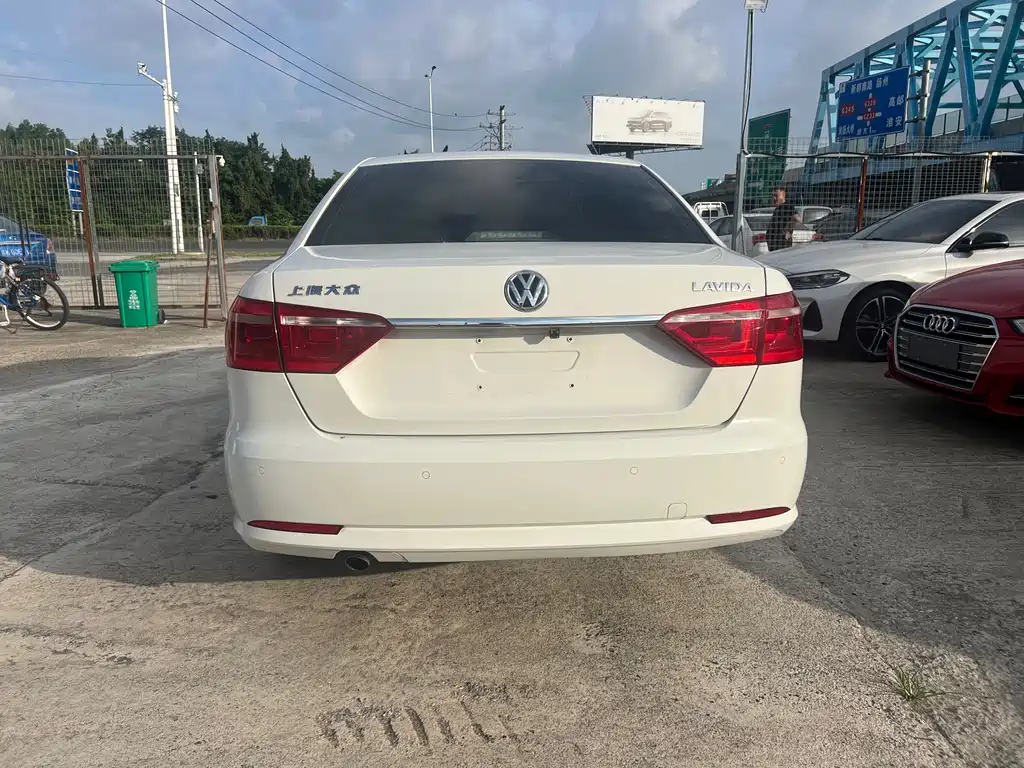 Volkswagen Lavida 2015