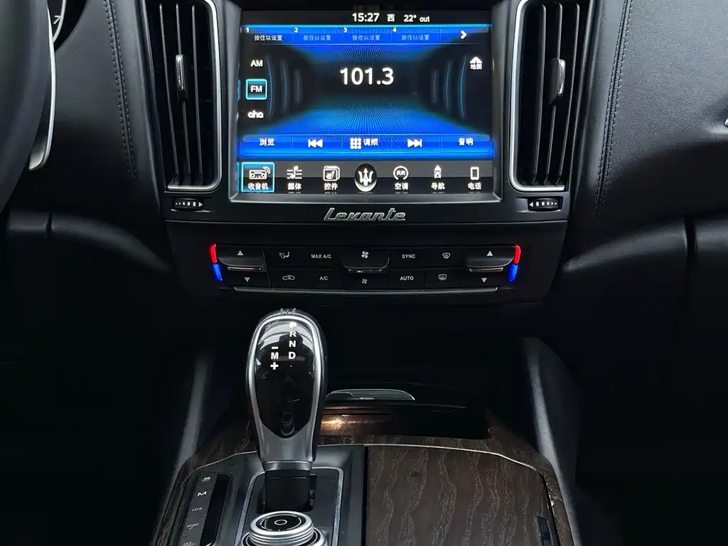 Maserati Levante 2017 — фото 17