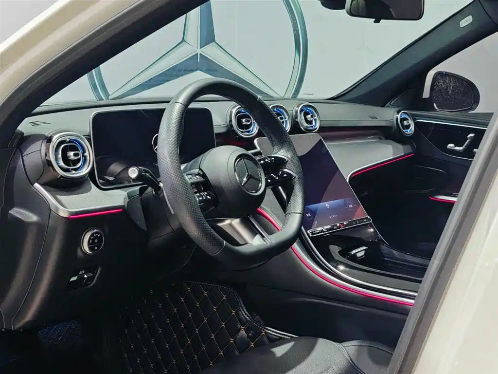 Mercedes-Benz C-Class 2023 — фото 6