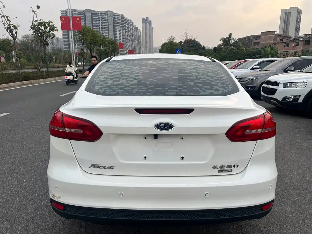 Ford Focus 2015 — фото 4