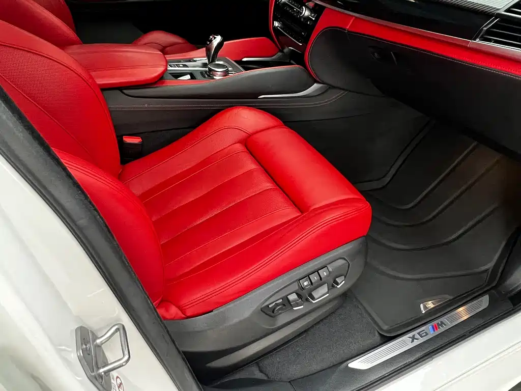 BMW X6 M 2019 — фото 26