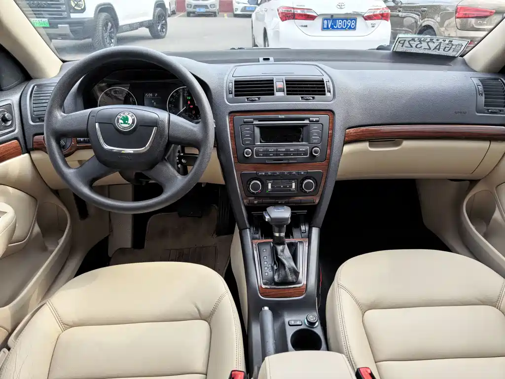 Skoda Octavia 2013 — фото 7