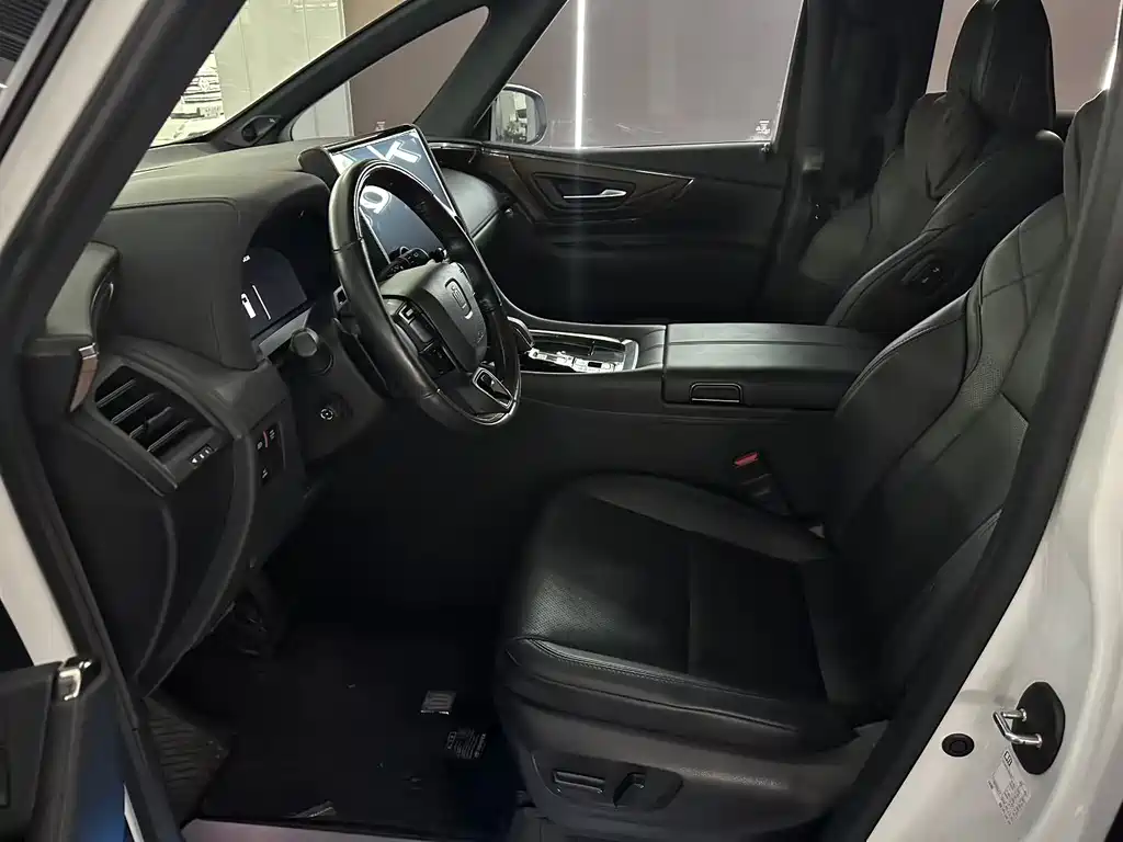 Toyota Vellfire 2024