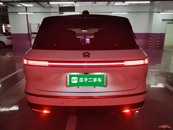 NIO ES8 2025