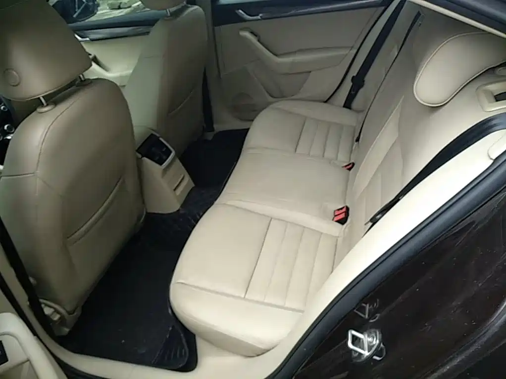 Skoda Octavia 2015 — фото 17