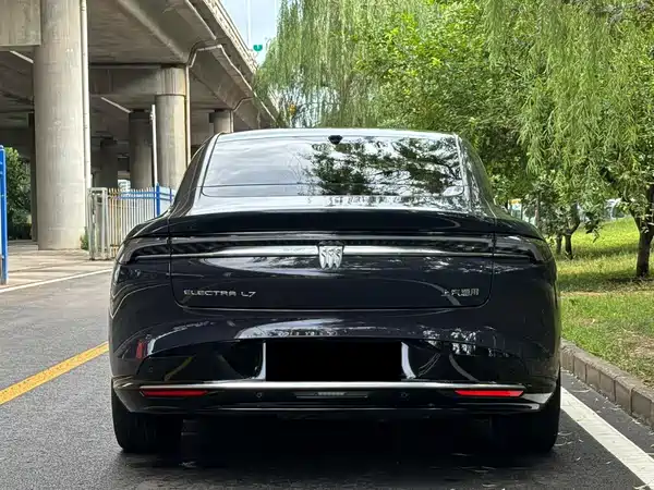 Buick Zhijing L7 2025