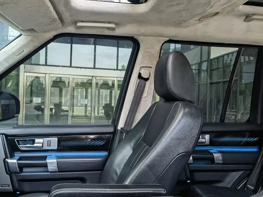 Land Rover Discovery 2015 — фото 19