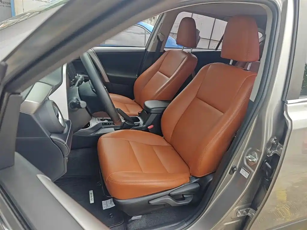 Toyota RAV4 2019 — фото 15